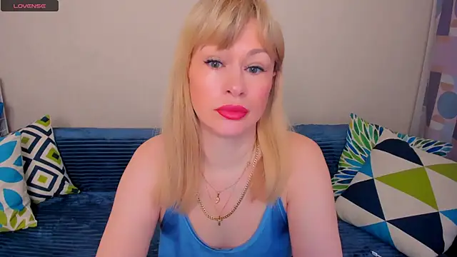 EllenMoore online show from May 8, 2026, 3:12 am