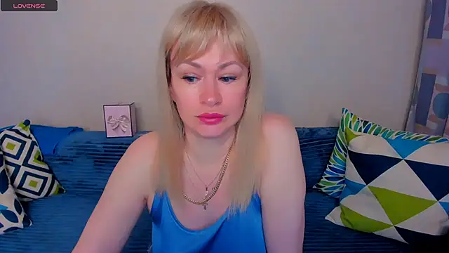 EllenMoore online show from June 12, 2026, 3:05 am