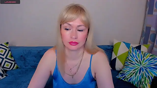 EllenMoore online show from June 22, 2026, 3:19 am