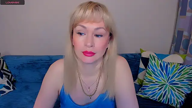 EllenMoore online show from June 27, 2026, 3:11 am