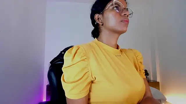 Snapshot of Ellie_Alves chatting on March 18, 2025, 1:20 pm Ellie Alves online show from March 18, 2025, 1:20 pm