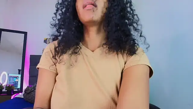 Snapshot of Ellie_Alves chatting on September 9, 2025, 12:48 pm Ellie Alves online show from September 9, 2025, 12:48 pm