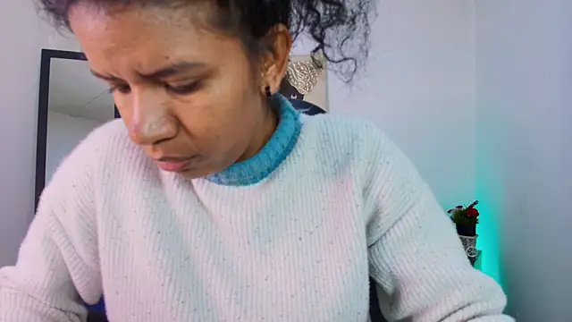 Ellie Alves online show from September 15, 2025, 12:16 pm