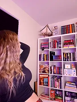 Snapshot of LilyOrion chatting on November 4, 2025, 1:16 am LilyOrion online show from November 4, 2025, 1:16 am