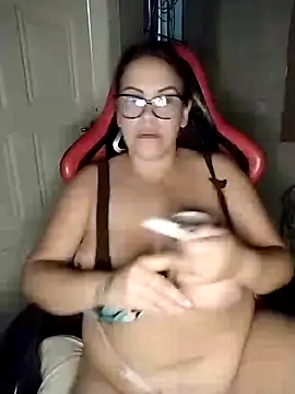 Snapshot of AyantiPonz79 chatting on February 14, 2026, 2:19 am AyantiPonz79 online show from February 14, 2026, 2:19 am