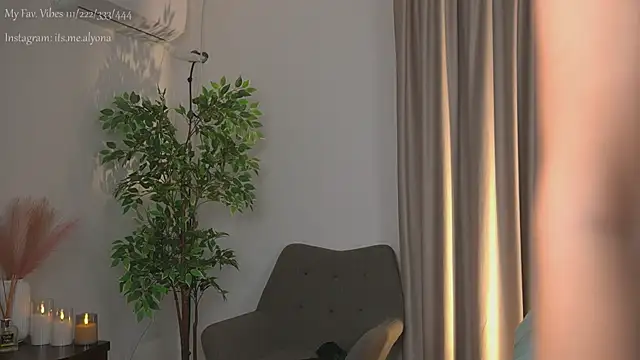 Snapshot of AlyonaX chatting on October 19, 2025, 2:34 am AlyonaX online show from October 19, 2025, 2:34 am