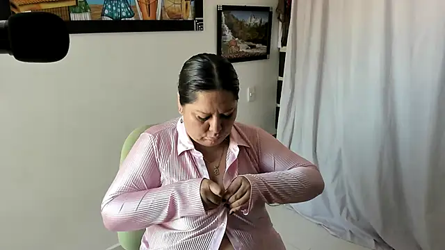 Snapshot of Brenda_Berck_ chatting on January 21, 2025, 12:50 pm Brenda Berck online show from January 21, 2025, 12:50 pm