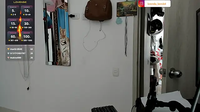 Snapshot of Brenda_Berck_ chatting on February 21, 2025, 2:06 pm Brenda Berck online show from February 21, 2025, 2:06 pm