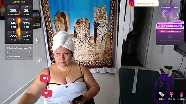 Snapshot of Brenda_Berck_ chatting on March 5, 2025, 2:01 pm Brenda Berck online show from March 5, 2025, 2:01 pm