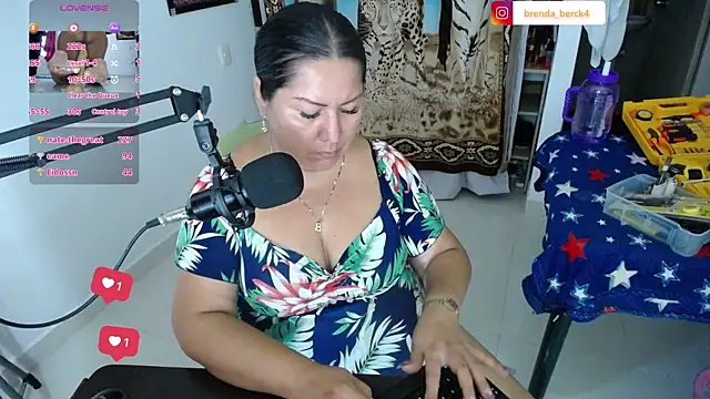 Snapshot of Brenda_Berck_ chatting on March 13, 2025, 1:32 am Brenda Berck online show from March 13, 2025, 1:32 am