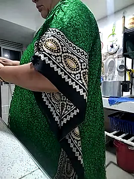 Snapshot of Brenda_Berck_ chatting on April 8, 2026, 9:09 am Brenda Berck online show from April 8, 2026, 9:09 am