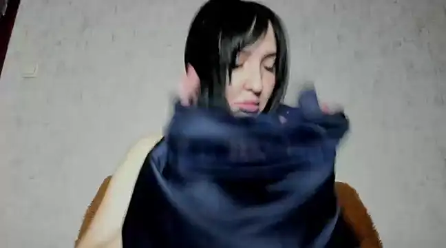 MissGulia online show from January 14, 2025, 1:49 pm