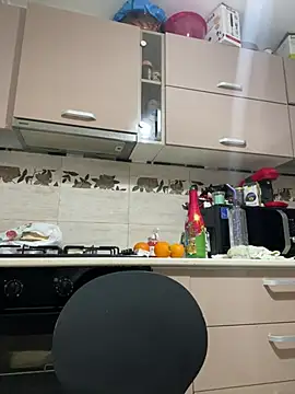 Snapshot of Almmaxxxx chatting on December 10, 2024, 6:33 am Almmaxxxx online show from December 10, 2024, 6:33 am