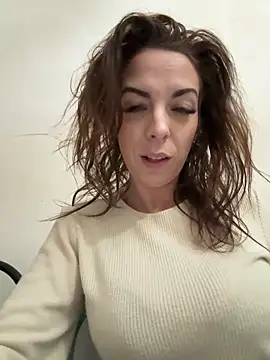 Snapshot of Almmaxxxx chatting on October 5, 2025, 4:00 am Almmaxxxx online show from October 5, 2025, 4:00 am