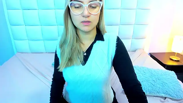 teresasroom  online show from October 1, 2025, 4:57 pm