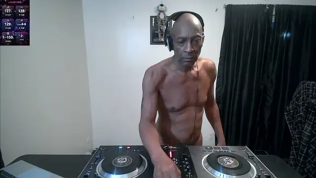 Snapshot of longdick4you8686 chatting on November 6, 2025, 10:43 pm longdick4you8686 online show from November 6, 2025, 10:43 pm