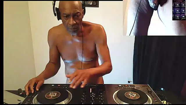 Snapshot of longdick4you8686 chatting on February 14, 2026, 1:24 am longdick4you8686 online show from February 14, 2026, 1:24 am