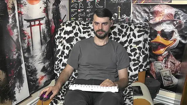 Snapshot of 00george chatting on April 18, 2026, 7:58 pm 00george online show from April 18, 2026, 7:58 pm