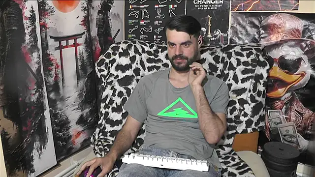 Snapshot of 00george chatting on April 24, 2026, 7:11 am 00george online show from April 24, 2026, 7:11 am