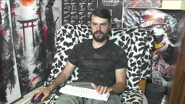 Snapshot of 00george chatting on May 15, 2026, 1:07 pm 00george online show from May 15, 2026, 1:07 pm