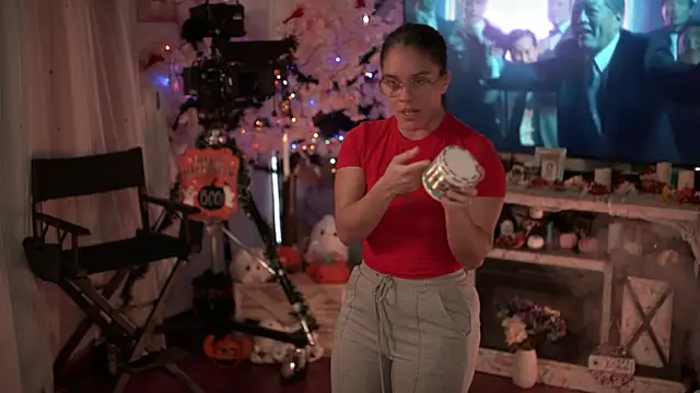 Nikki Torres online show from November 4, 2025, 2:21 am