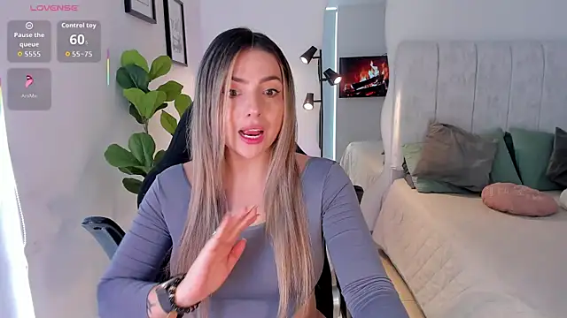 AmyWood online show from May 6, 2026, 8:03 pm
