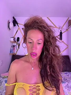YOURSDEBORA online show from June 21, 2026, 7:38 pm