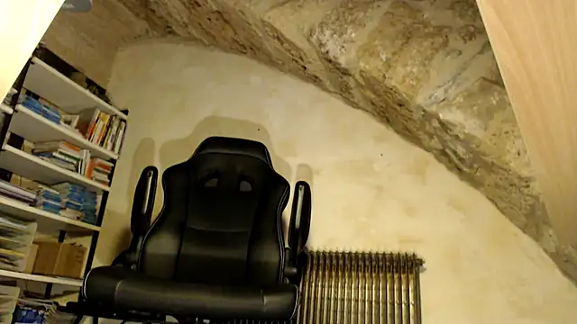 Snapshot of leon_2002 chatting on November 3, 2025, 1:45 pm leon 2002 online show from November 3, 2025, 1:45 pm