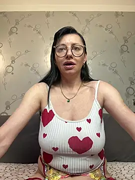 Amberhotqueen online show from May 31, 2026, 10:11 am