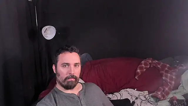 Snapshot of Metalstud chatting on November 3, 2025, 3:19 am Metalstud online show from November 3, 2025, 3:19 am