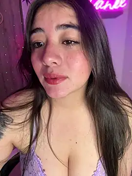 Snapshot of vaneelee chatting on February 23, 2025, 1:46 am vaneelee online show from February 23, 2025, 1:46 am