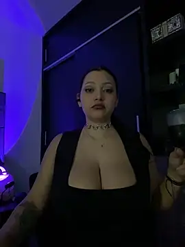 Snapshot of MarcellaGriffin chatting on January 24, 2025, 11:12 pm MarcellaGriffin online show from January 24, 2025, 11:12 pm