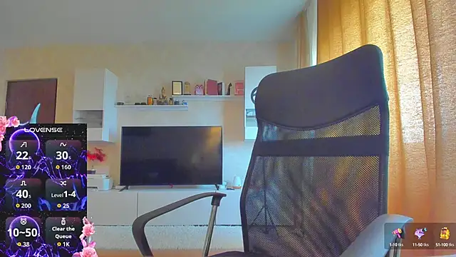 Snapshot of hot_evil_queen chatting on September 30, 2025, 11:15 am hot evil queen online show from September 30, 2025, 11:15 am