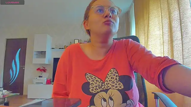 Snapshot of hot_evil_queen chatting on October 13, 2025, 7:19 am hot evil queen online show from October 13, 2025, 7:19 am