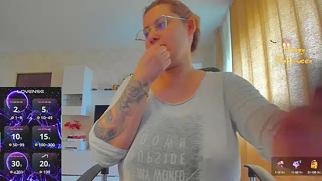 Snapshot of hot_evil_queen chatting on October 23, 2025, 7:51 am hot evil queen online show from October 23, 2025, 7:51 am