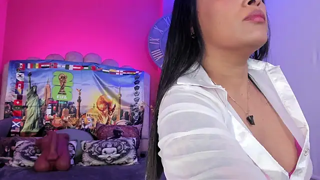 Inndrahot online show from July 17, 2026, 3:35 am