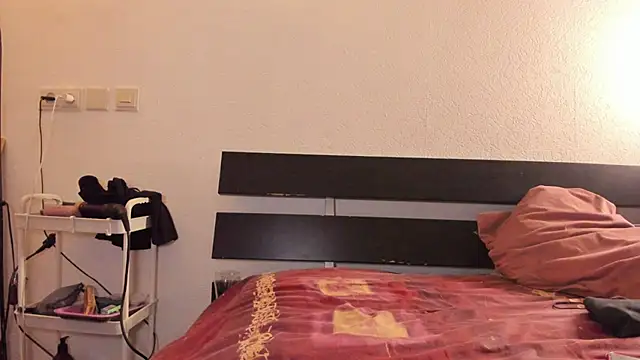 fantasydollx online show from December 14, 2024, 4:52 pm