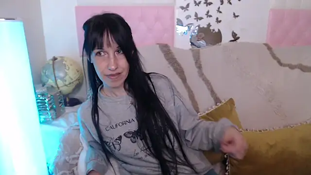 -carla- online show from May 4, 2026, 3:08 pm