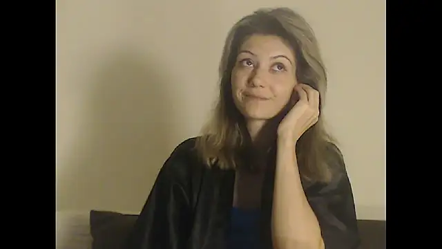 Snapshot of Miss_Cookie chatting on December 17, 2024, 5:15 pm Miss Cookie online show from December 17, 2024, 5:15 pm