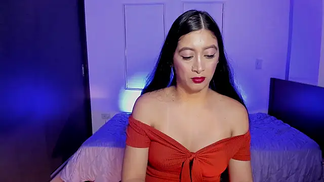 Snapshot of MeganWhite3 chatting on June 3, 2026, 4:15 am MeganWhite3 online show from June 3, 2026, 4:15 am