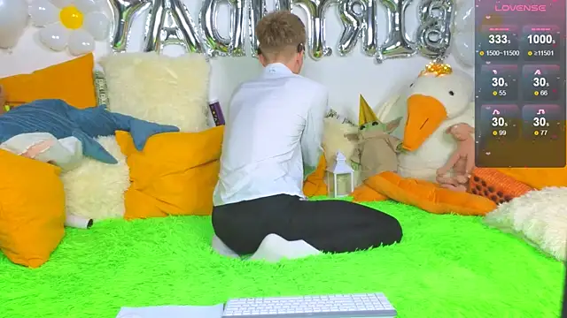 LandelRay online show from February 17, 2026, 6:36 pm