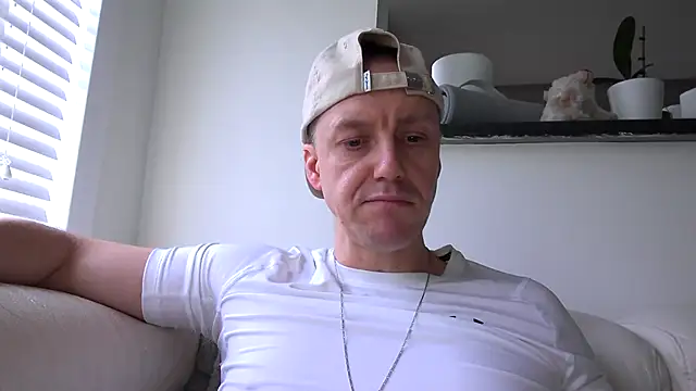 ploki2180 online show from November 2, 2025, 2:52 pm