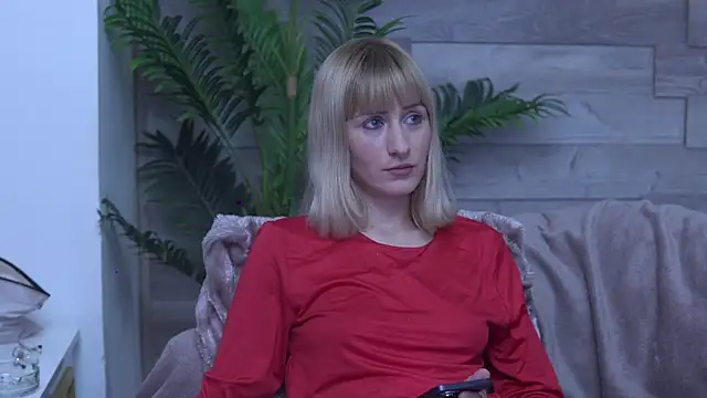 SiennaShapiro online show from June 18, 2026, 1:37 pm