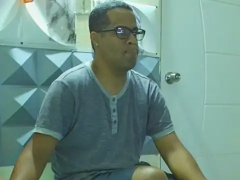 thesugar32 online show from October 12, 2025, 2:05 pm