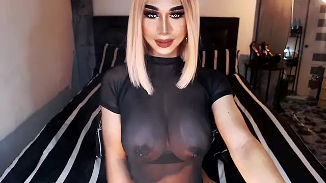 Snapshot of MassiveCockxMistress chatting on October 4, 2025, 12:19 am MassiveCockxMistress online show from October 4, 2025, 12:19 am