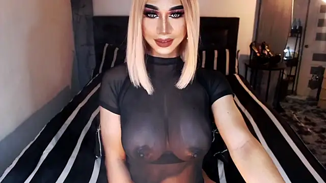 Snapshot of MassiveCockxMistress chatting on May 15, 2026, 10:50 pm MassiveCockxMistress online show from May 15, 2026, 10:50 pm