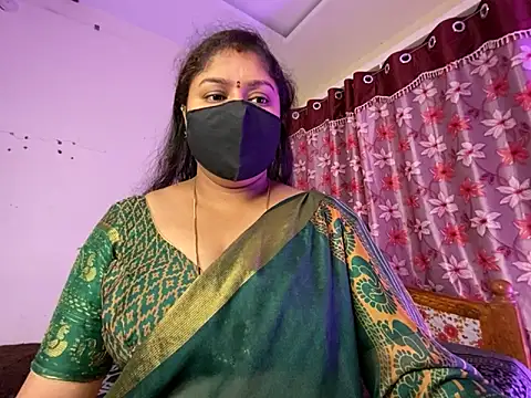Love 4Sex online show from May 18, 2026, 1:35 am