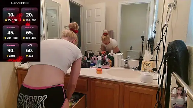 Blondiewithanass online show from May 5, 2026, 1:57 am