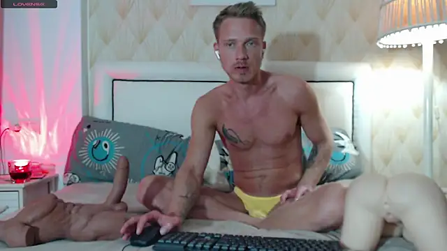 JessicaSteve online show from November 9, 2025, 6:39 pm