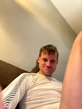 Snapshot of londonfuckwhore chatting on October 27, 2025, 4:05 am londonfuckwhore online show from October 27, 2025, 4:05 am